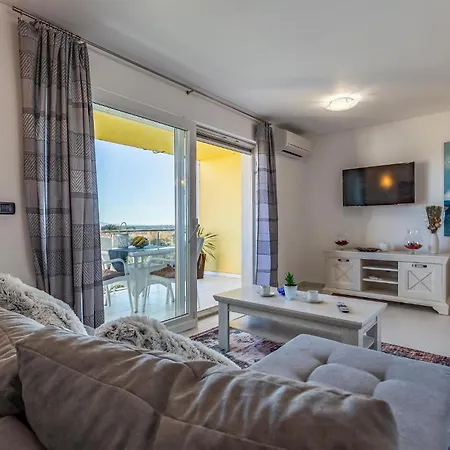 1 Bedroom In * Ližnjan