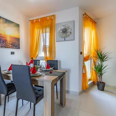 Nice Apartment In Liznjan With Wifi Апартаменты *