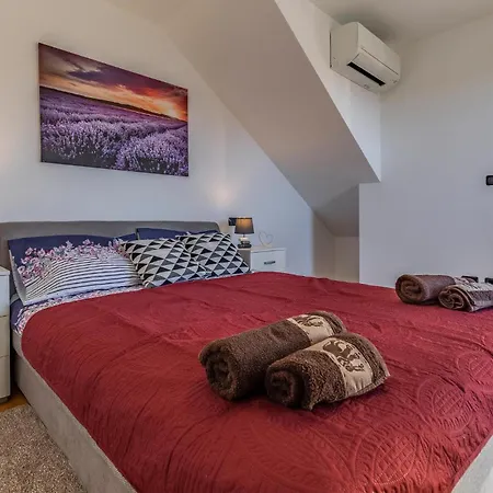 Nice Apartment In Liznjan With Wifi Апартаменты *