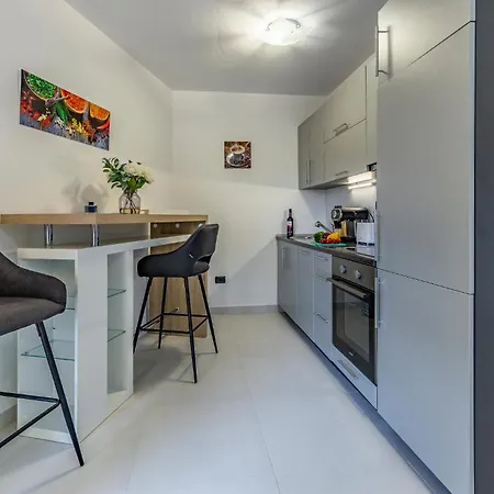 Апартаменты Nice Apartment In Liznjan With Wifi *