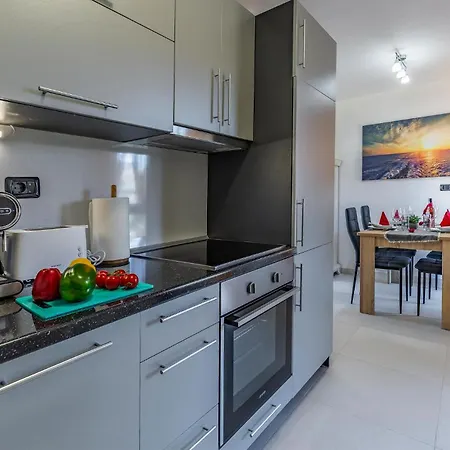 Nice Apartment In Liznjan With Wifi Апартаменты *