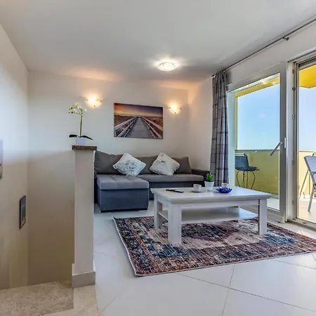 Апартаменты Nice Apartment In Liznjan With Wifi *