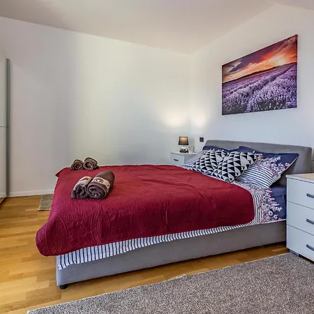 Апартаменты Nice Apartment In Liznjan With Wifi