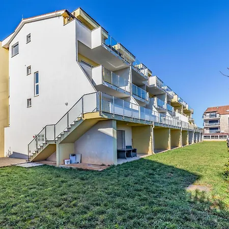 Nice Apartment In Liznjan With Wifi Апартаменты Лижнян